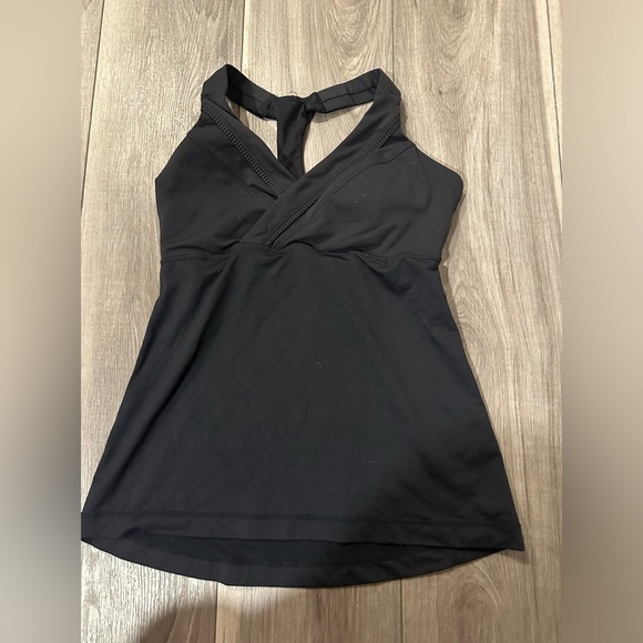 Lululemon size 6 workout top - Picture 1 of 4